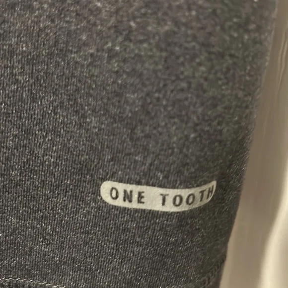 One Tooth Tank - Picture 3 of 10